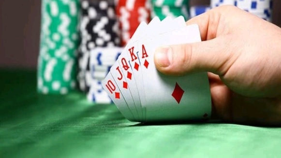 Cách chơi thùng phá sảnh poker và các bí quyết để chiến thắng